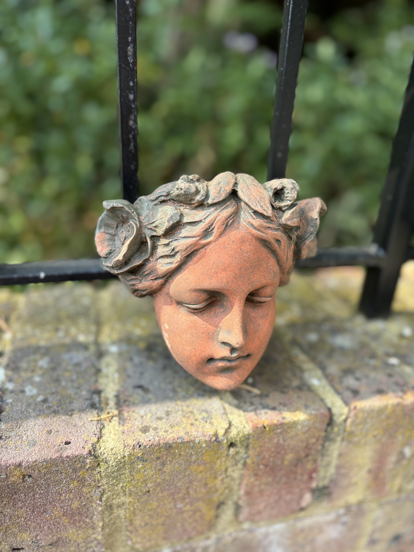 Stone Decorative Female Faces - Red