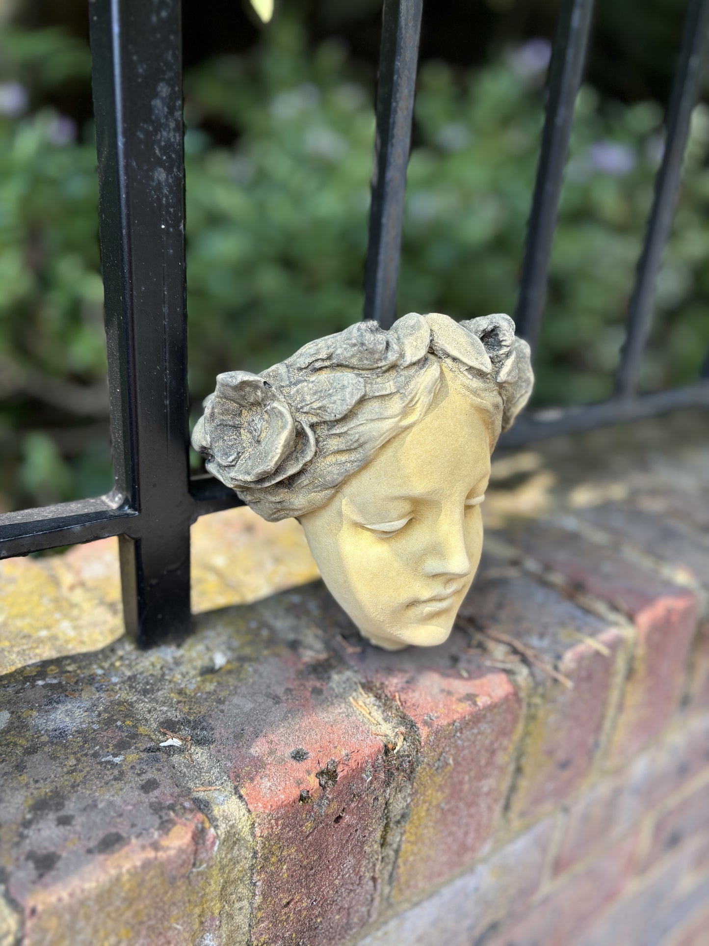 Stone Decorative Female Faces - Yellow