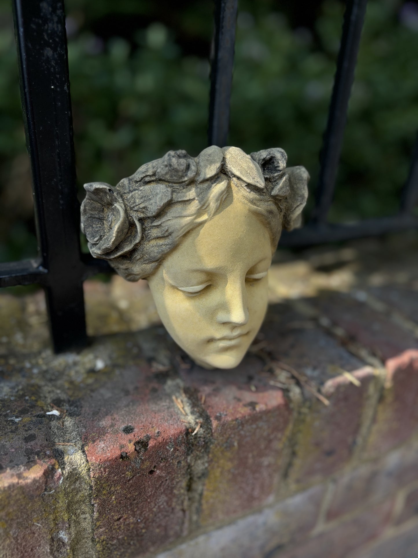 Stone Decorative Female Faces - Yellow