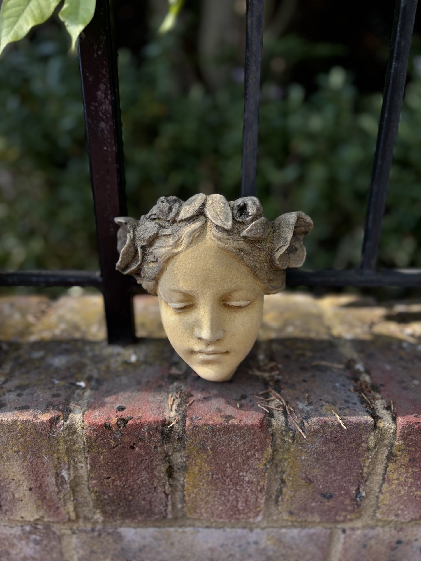 Stone Decorative Female Faces - Yellow